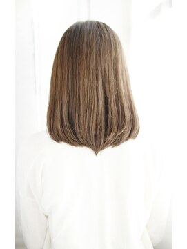 シュシュット(chouchoute) レイヤーカットウェットヘアデザインカラーオリーブベージュ/074