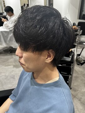 ヒュイル バイ ニアウ(Hwyl by Niau) メンズマッシュパーマニュアンスパーマスパイラルパーマ刈り上げ