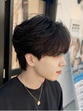 バース バイ ハピネス(BIRTH by happiness) 韓国へアカルマパーマワックスなしセンターパート黒髪ウルフ