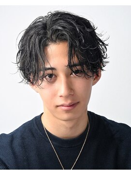 ミユーズシブヤフラッグ(Miyu’s Shibuya Flag) センターパート/パーマ/ ツイストスパイラルパーマ