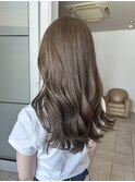 トレンド感たっぷりオリーブグレージュ