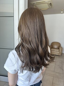 ソワ(soie) トレンド感たっぷりオリーブグレージュ