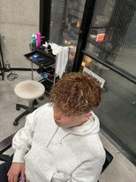 イーラ(era)&nbsp;スペインカールパーマ/メンズ/刈り上げ/眉毛/ツイスト