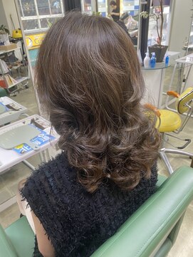 ヘアーハーツ(Hair Hearts) 大人巻き髪ミディアム/ふんわりブラウンカラー