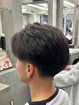 オーバルバイアピッシュ(OVARL by apish) センターパート/テーパーフェード/メンズカット