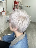 ルシエル(Luxiel)&nbsp;32. ハンサムショート/ホワイトシルバー/デザインカラー