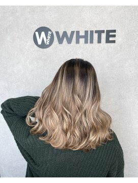 ホワイト(WHITE) [WHITE RYOTA]ハイライトバレイヤージュにミルクティーを添えて