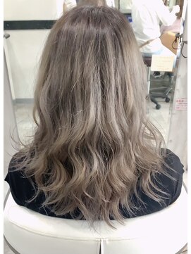 トゥエンティーフォー(24) 透け感カラー☆シルバーベージュバレイヤージュ