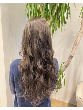 アン(An) 透明感たっぷりのシルバーグレージュ