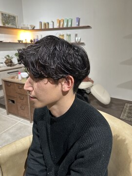 シラス(SiLasu) 毛流れセンターパートパーマ