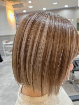 リリーオブザベイス(Lily of the Vase) ボブ/切りっぱなしボブ/アンブレラカラー