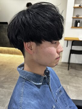 ヒュイル バイ ニアウ(Hwyl by Niau) メンズマッシュニュアンスパーマナチュラルマッシュ刈り上げ