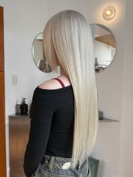 ユルク トウキョウ(jurk tokyo) 黒染め履歴有　2ブリーチでホワイトブロンド/表参道