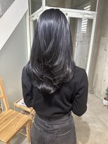 ニティー(Ngiti) ブルーブラック　レイヤーカット