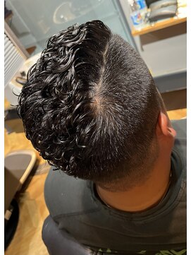 震災刈りパーマスタイル