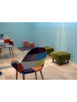 完全個室でママも安心！小さなお子様と一緒に、心安らぐ個室サロンで特別なひとときを。