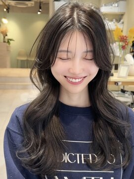 ティア 青山(Tia.) (2wayバング/ウェーブヘア/レイヤーカット/シースルーバング)
