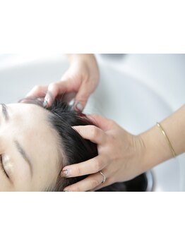 満足感がたっぷり味わえる極上ヘッドスパで"頭皮・髪"を徹底改善◎頭皮の嫌なニオイや抜け毛予防にも!!