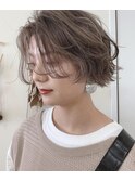 バレイヤージュアッシュカラーツヤ感ノーブル前下がりショート