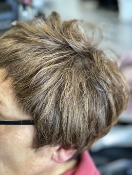 リベルタ(LIBERTA) ハイライト/白髪染め卒業/白髪を活かす/白髪染めしない