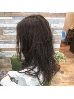 ハウオリ ヘアーワークス(Hauoli hair works)&nbsp;カーキ×グレー、レイヤースタイル