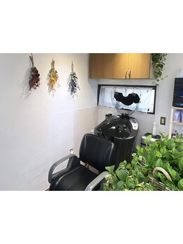 年齢とともに気になる髪のお悩みに合わせた本格ヘッドスパで、頭皮から髪を健康に！