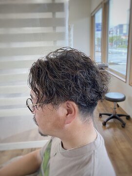 ヘアメイク コモレビ(hairmake komorebi) 【山本智文】ツイストスパイラルパーマセンターパート