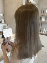 カムジーヘッド(COMEGHEAD)&nbsp;ミルクティーベージュダブルカラーケアブリーチグレージュ40代