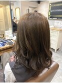 オリーブベージュ