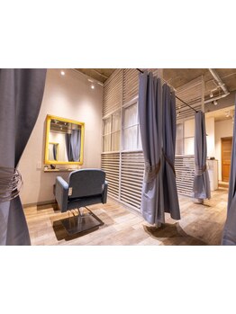 完全半個室のマンツーマン施術◇日々の疲れを癒やす、上質空間で極上のヘッドスパが人気◎