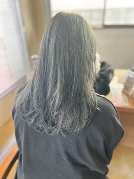 オリーブグレージュ