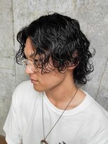 アルフレッド 平針店(alfRed)&nbsp;波巻きスパイラルパーマ センターパート ツーブロック 黒髪 束感