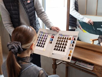 hair eyelash 6to9の写真/【次世代の白髪ぼかし】話題の髪質再整カラーで艶髪へ◎ハイライトで白髪を活かしながら芯まで美しい髪質へ