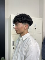 シンエノム(Shin enom)&nbsp;メンズスペインカールフェードショート外国人風ヘア
