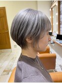 ハイトーン×ショートカット