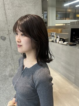 カケル(×.) ミディアム×グレージュ