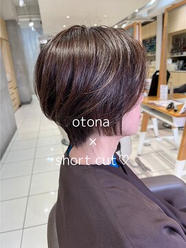 アース 若葉台店(EARTH) 40代から似合う大人ショート｜落ち着きと軽さ両立したグレージュ