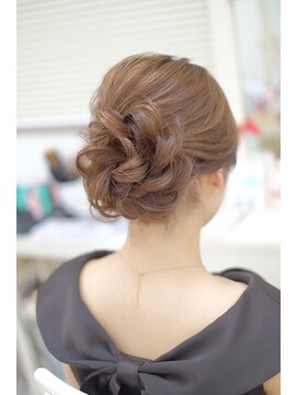 リサ 恵比寿(risa.) 華やかふんわりアップ