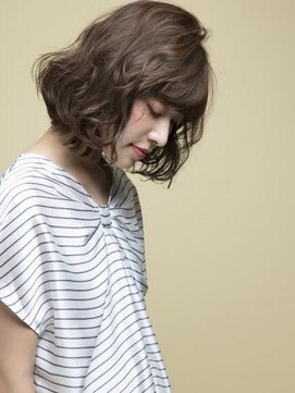 アヴァンツァーレ(avanzare) エアリーボブ×グレージュ