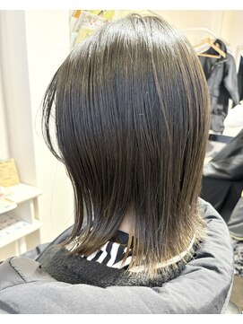 トレパルッキエーレ(tre parrucchiere) ［-tre-］ミディアムスタイル×オリーブカラー