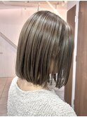 白髪ぼかし×ストレートボブ