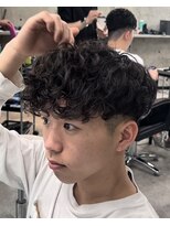 イーラ(era)&nbsp;スペインカール　ツイストスパイラル眉カットメンズパーマ