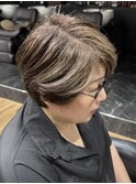 白髪染めハイライトミセスショート