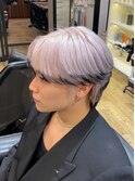 ウルフカット　ホワイトカラー　エンドカラー