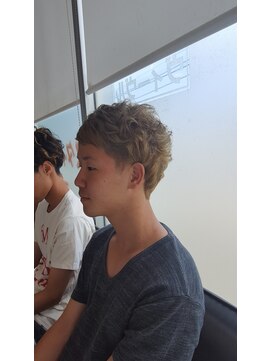 ヘアーヴィーヴル 松茂店(Hair BIVRE) ブルーアッシュなアシメバング