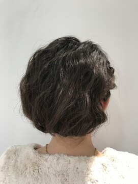 コム(com by neolive) ボブ風アレンジ