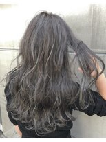 キラ 渋谷(KILLA)&nbsp;無造作カールイルミナカラー丸みショートボブディ前髪【北間】