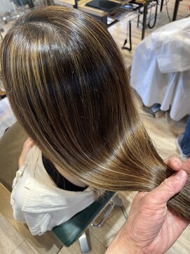 サラ(sarah) うるツヤロング