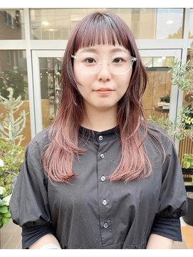 ザレミー(THE REMMY) ロングヘアの顔周りレイヤーカットとピンクグラデーション
