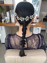 ハク アトリエ(HaKU atelier)&nbsp;タイト編みさげヘアアレンジ